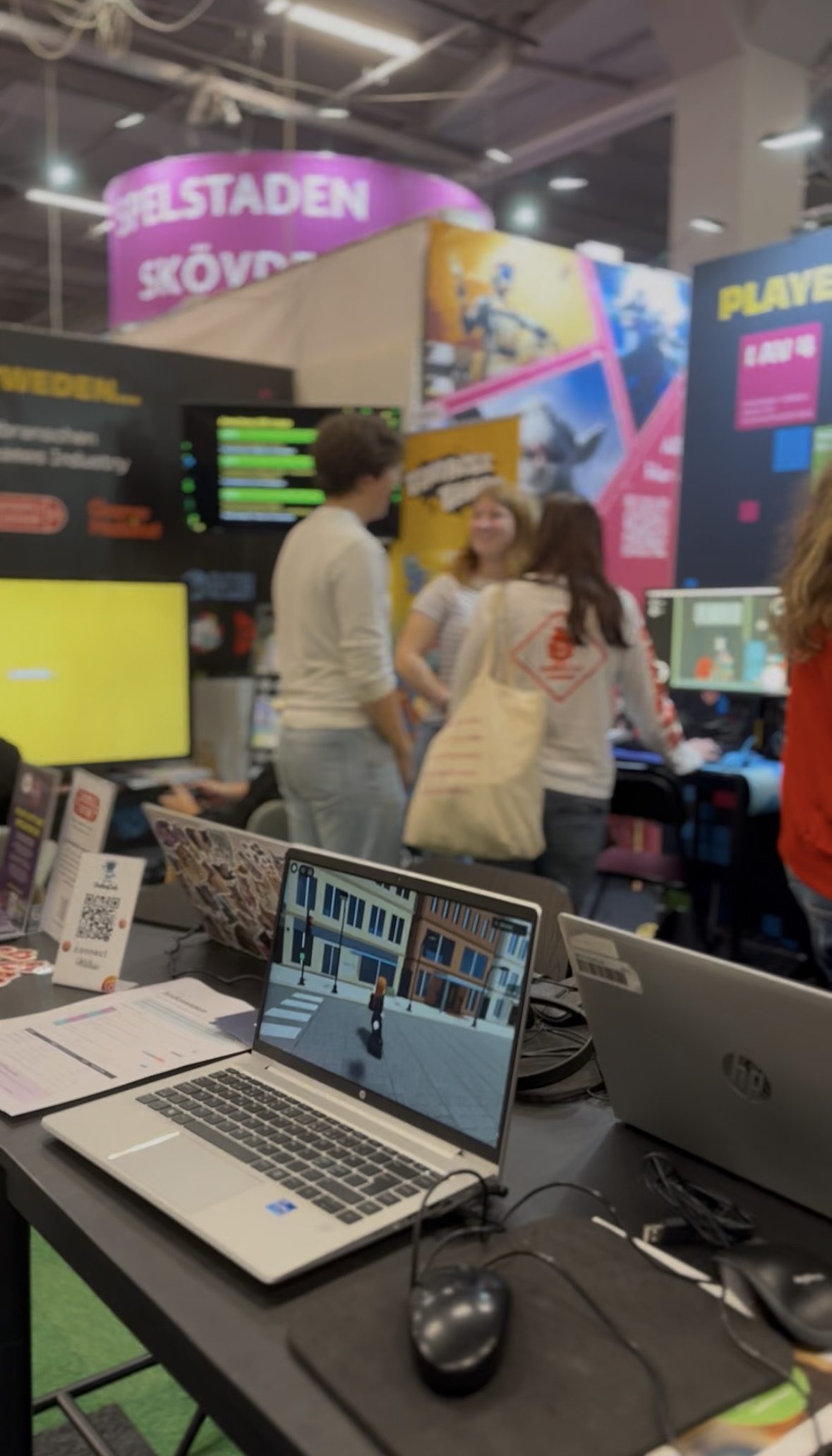 Barnens Roblox-spel på datorer i Dataspelsbranschens monter på Bokmässan